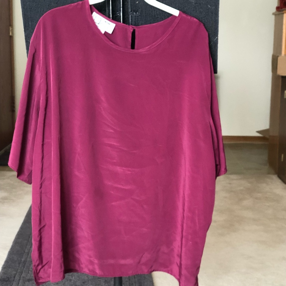 Atrium shortsleeve top. Sz. 22